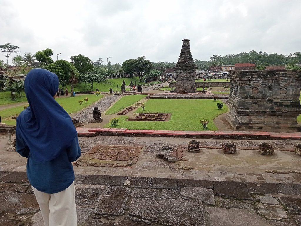 Penataran: A Shaivite Hindu Temple Complex in East Java 2 Penataran