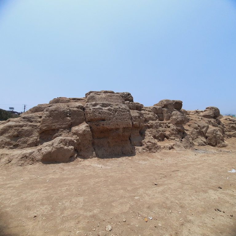 Huaca Tungasuca: An Ancient Road and Defensive Wall in Peru