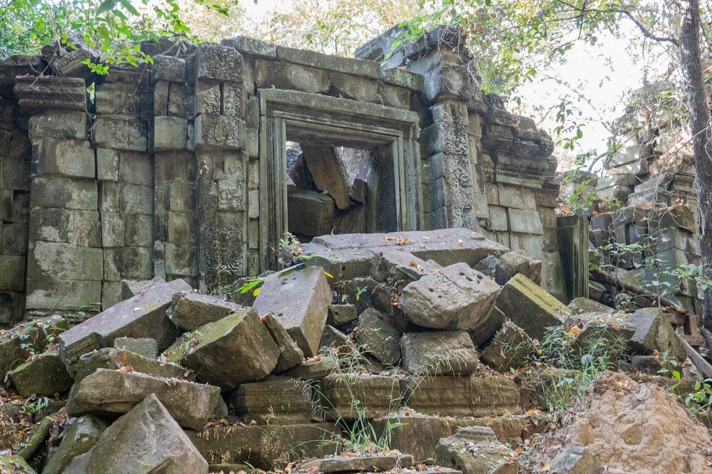 Beng Mealea: A Khmer Hindu Temple Complex in Cambodia 4 Beng Mealea