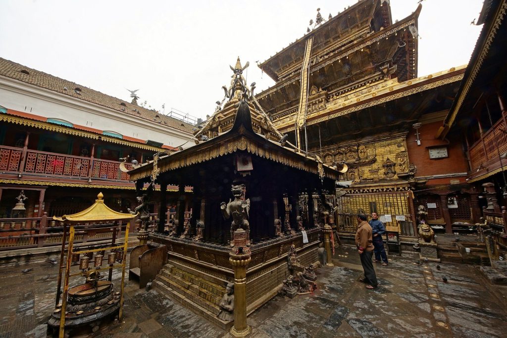 Hiranya Varna Mahavihar: A Newar Buddhist Courtyard Monastery in Patan 1 Hiranya Varna Mahavihar