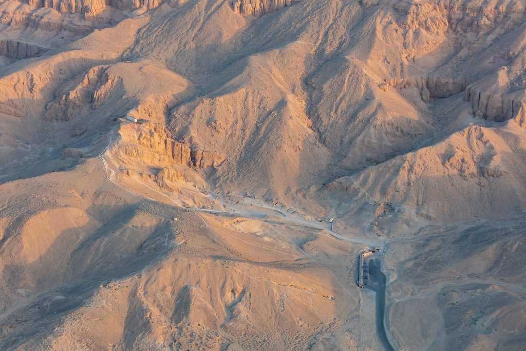 Valley of the Queens: A New Kingdom Royal Necropolis in Egypt 1 Valley of the Queens
