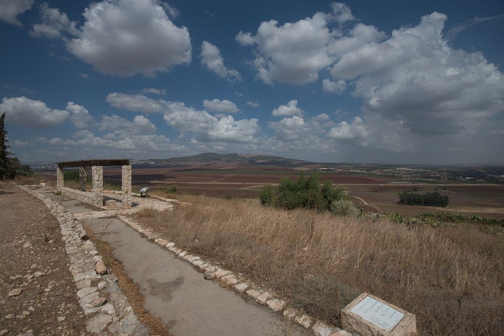 Tel Jezreel: An Iron Age Fortress and Royal Residence in Israel 3 Tel Jezreel