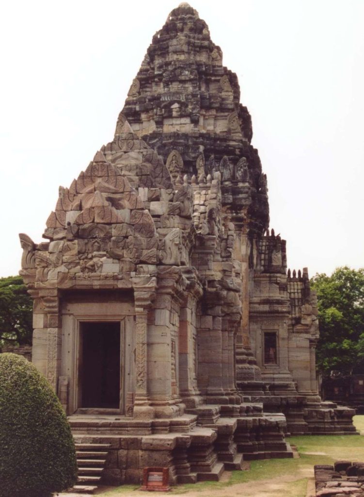 Phimai Historical Park: A Khmer Urban and Temple Complex in Thailand 1 Phimai historical park
