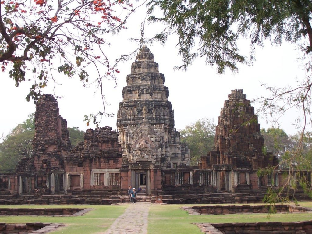 Phimai Historical Park: A Khmer Urban and Temple Complex in Thailand 2 Phimai historical park