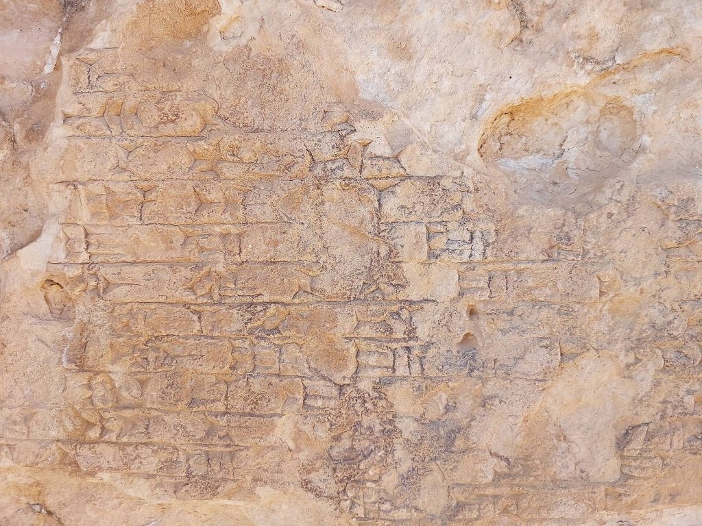 Khinnis Reliefs: An Assyrian Hydraulic and Rock-Art Complex in Iraq 3 Khinnis Reliefs