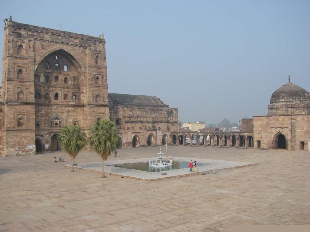 Jama Masjid, Jaunpur: A Sharqi Sultanate Mosque in India 2 Jama Masjid, Jaunpur
