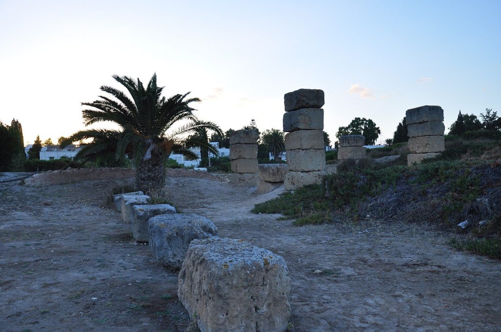 Punic Ports of Carthage: Ancient Commercial and Military Harbours 4 Punic ports of Carthage