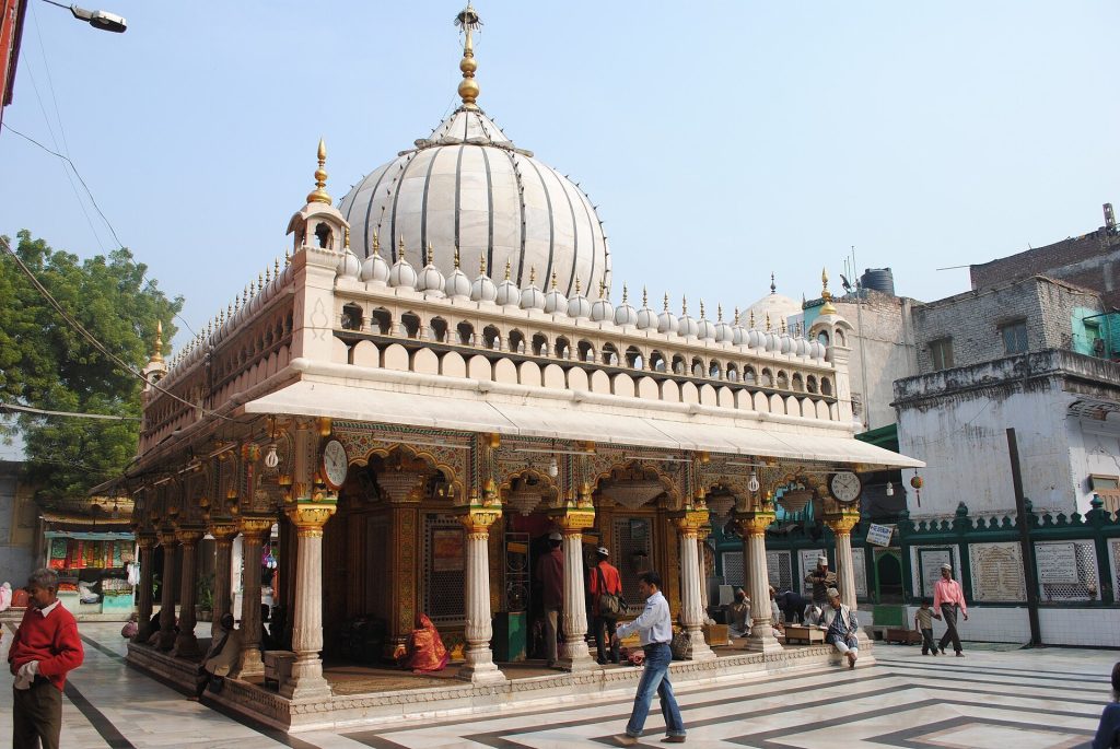 Hazrat Nizamuddin Dargah: A Chishti Sufi Shrine and Mosque Complex in Delhi 1 Hazrat Nizamuddin Dargah