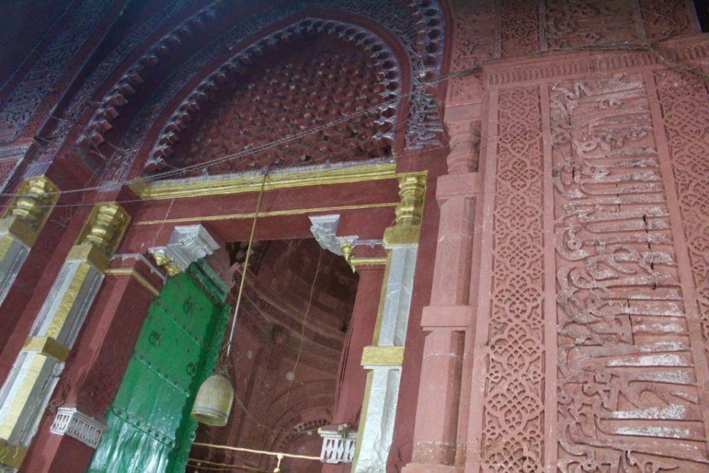 Hazrat Nizamuddin Dargah: A Chishti Sufi Shrine and Mosque Complex in Delhi 2 Hazrat Nizamuddin Dargah