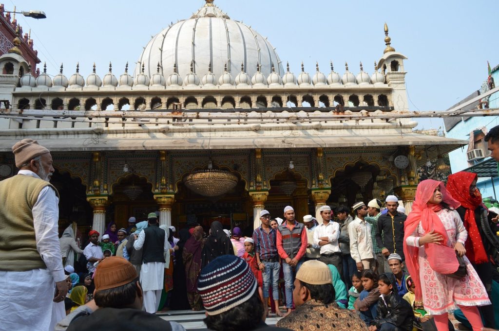 Hazrat Nizamuddin Dargah: A Chishti Sufi Shrine and Mosque Complex in Delhi 3 Hazrat Nizamuddin Dargah
