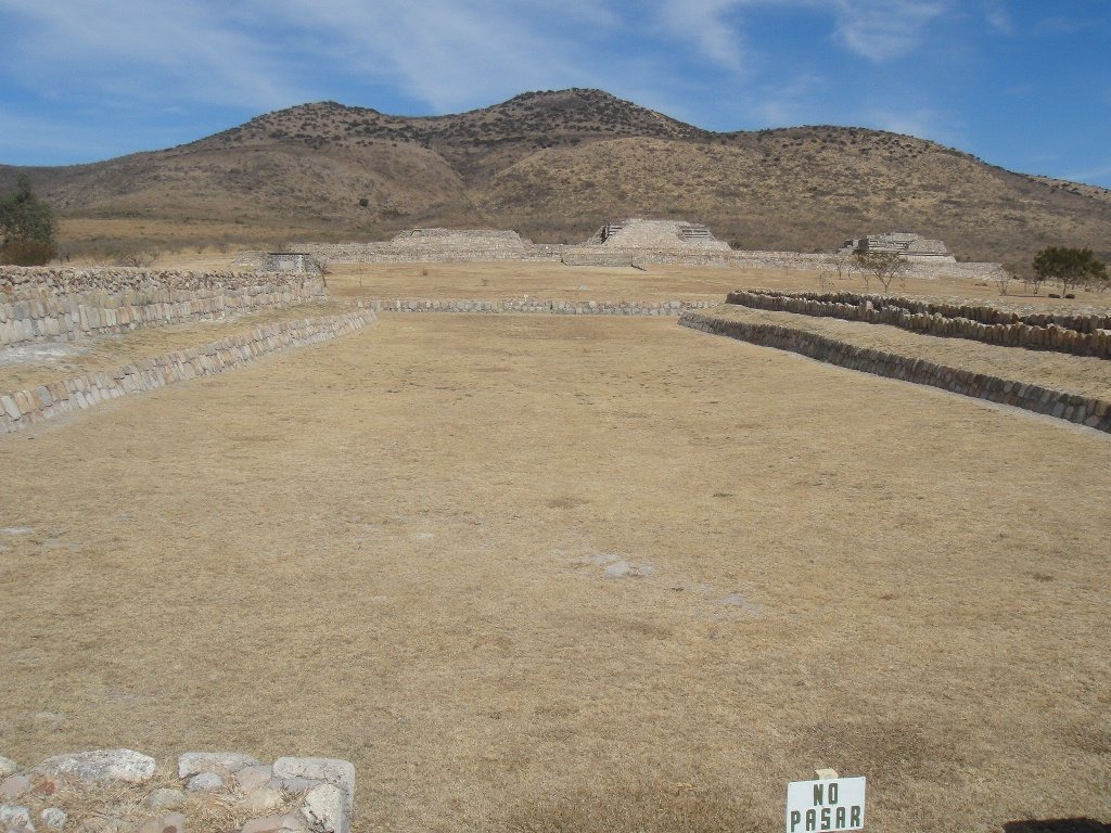 Plazuelas: A Pre-Hispanic Civic-Religious Center in Guanajuato 1 Plazuelas