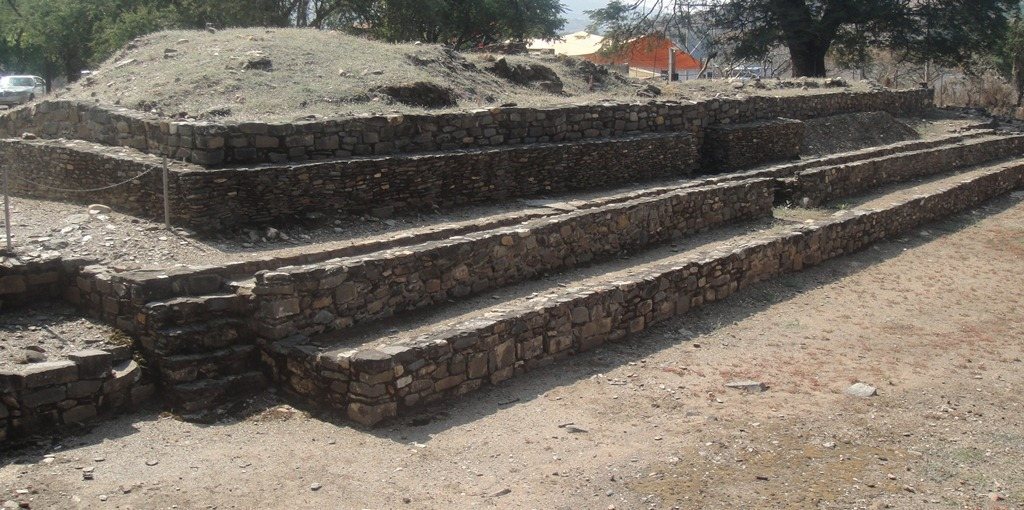 San Miguel Ixtapan: An Epiclassic Archaeological Center in Mexico 1 San Miguel Ixtapan