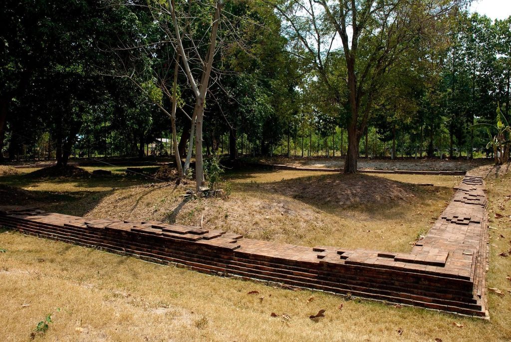 Dong Lakhon Historical City: A Dvaravati Settlement in Thailand 2 Dong Lakhon historical city