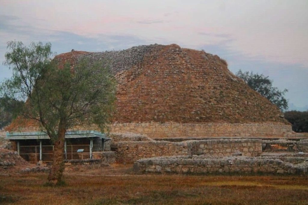 Dharmarajika Stupa: A Buddhist Reliquary Monument at Taxila 4 Dharmarajika Stupa