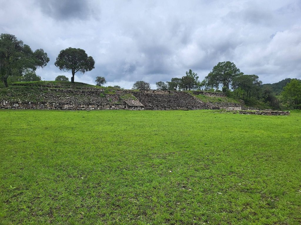 Huamelulpan: A Mixtec Archaeological Center in Oaxaca 3 Huamelulpan
