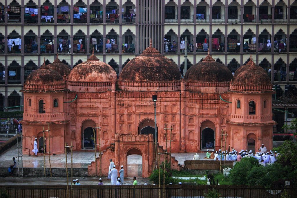 Sat Gambuj Mosque: A Seven-Domed Mughal Mosque in Dhaka 1 Saat Masjid