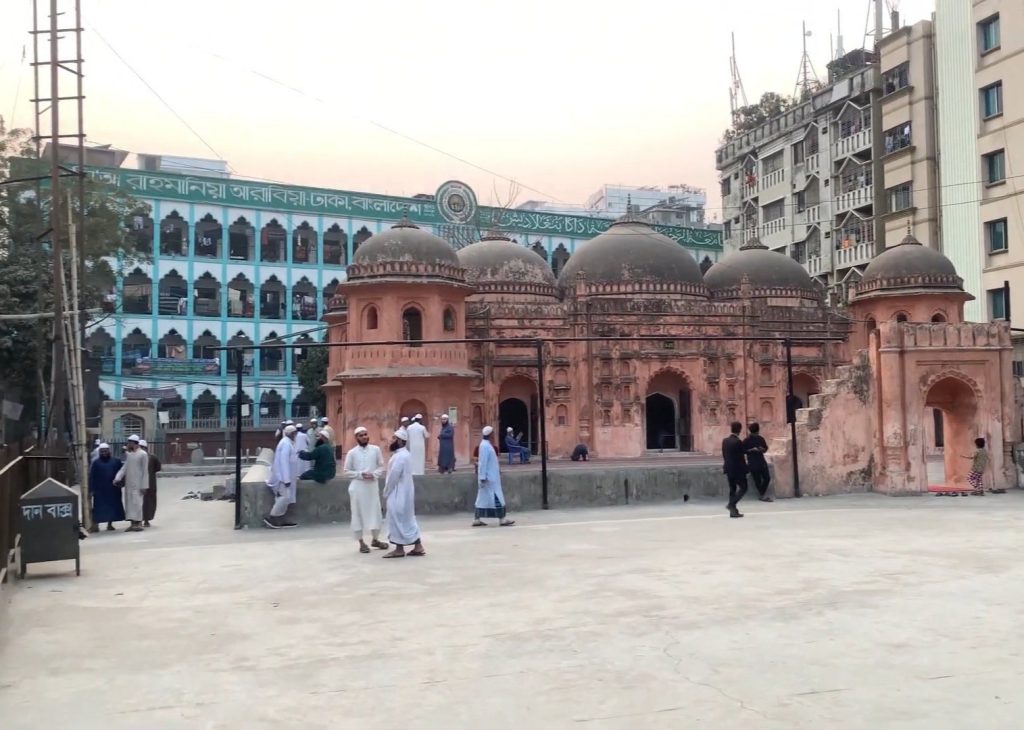 Sat Gambuj Mosque: A Seven-Domed Mughal Mosque in Dhaka 2 Saat Masjid