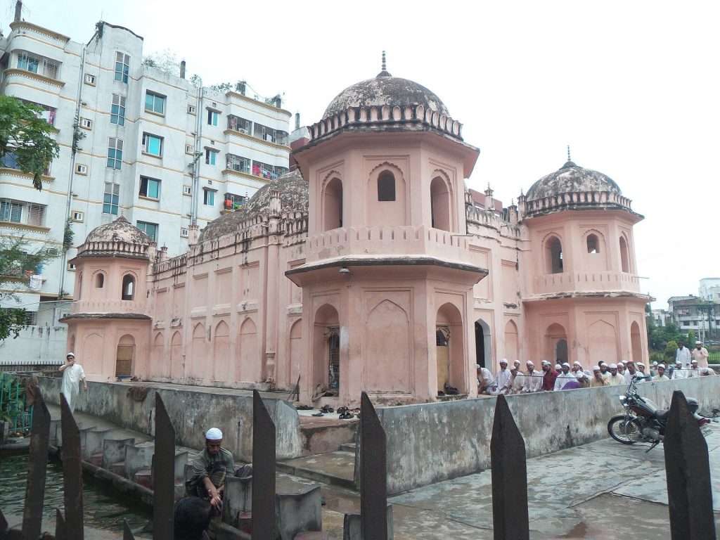 Sat Gambuj Mosque: A Seven-Domed Mughal Mosque in Dhaka 3 Saat Masjid