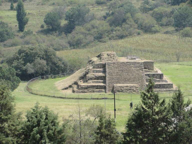 Cacaxtla: An Epiclassic Administrative and Fortified Center in Mexico