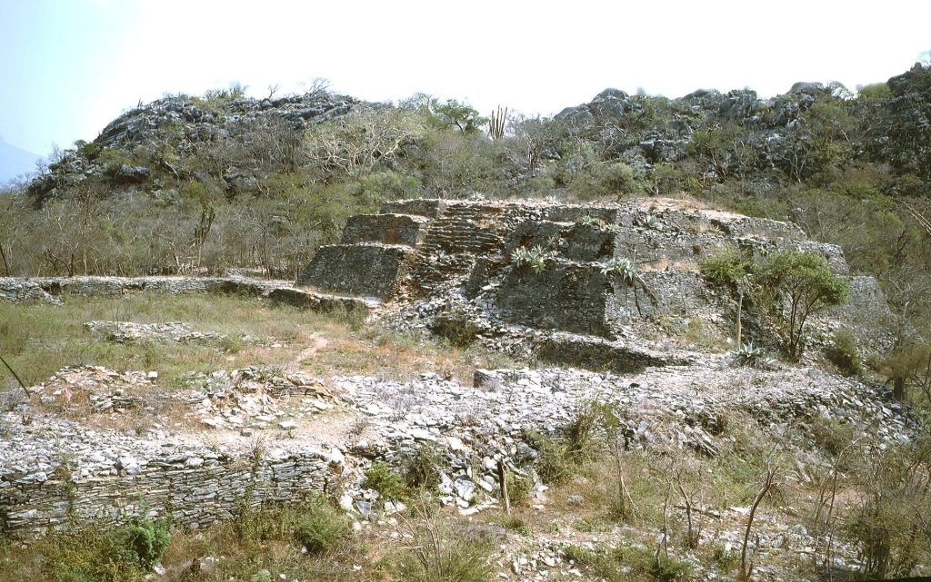Guiengola: A Fortified Zapotec Urban Settlement in Mexico 1 Guiengola