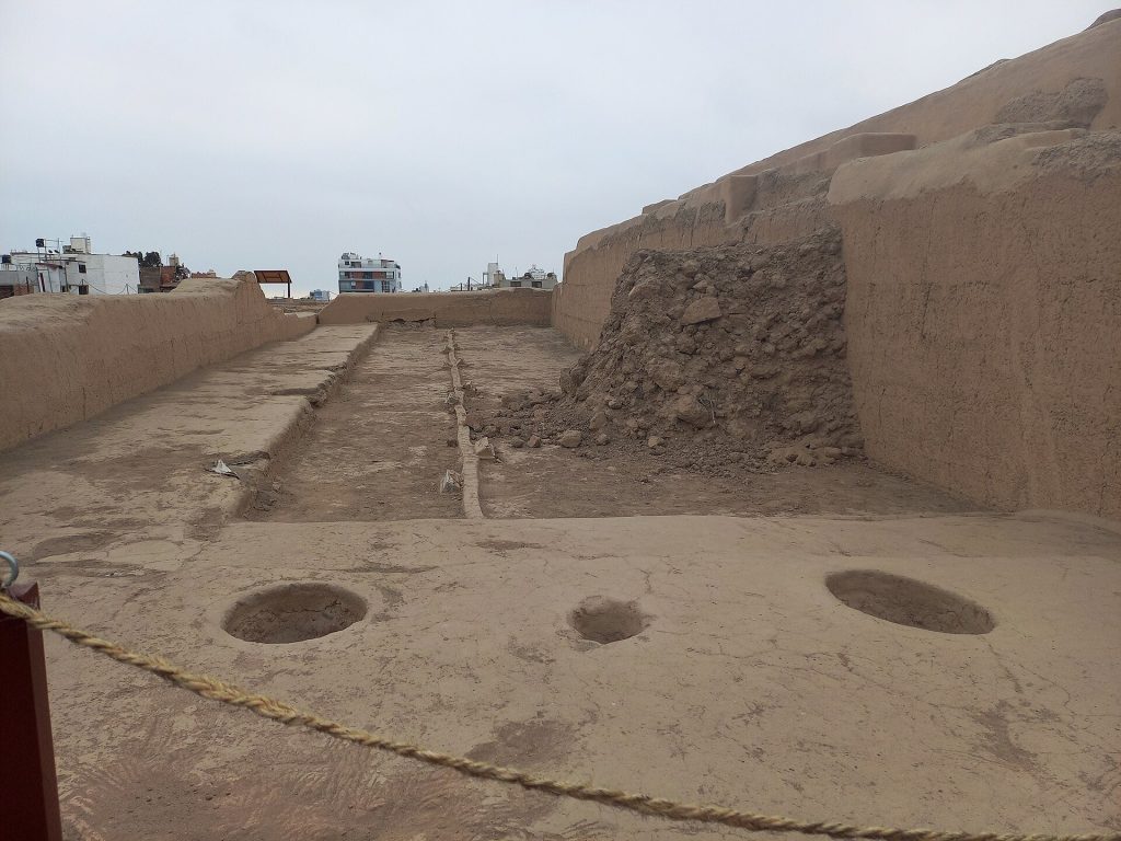 Huaca Huantille: A Ychsma Ceremonial and Administrative Center in Peru 2 Huaca Huantille