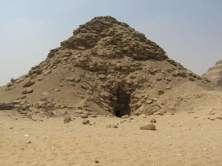 Pyramid of Userkaf: A Fifth-Dynasty Royal Mortuary Complex at Saqqara