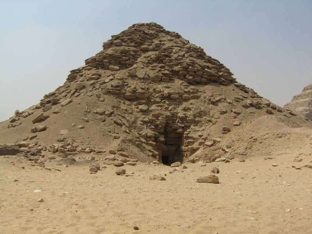 Pyramid of Userkaf: A Fifth-Dynasty Royal Mortuary Complex at Saqqara 1 Pyramid of Userkaf