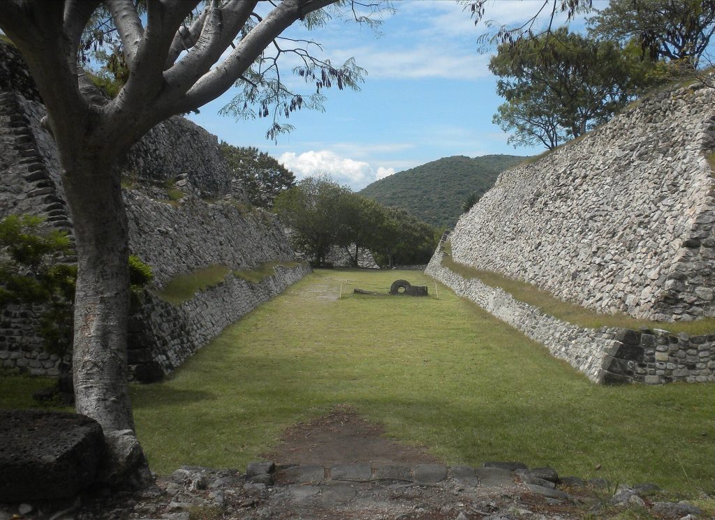 Xochicalco: An Epiclassic Mesoamerican Urban and Ceremonial Center 2 Xochicalco