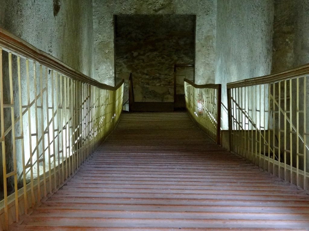 Royal Tomb of Akhenaten: A New Kingdom Royal Burial Complex at Amarna 2 Royal Tomb of Akhenaten