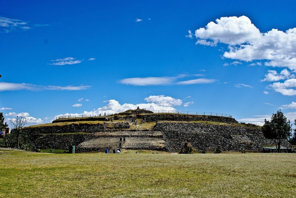 Cuicuilco: A Preclassic Mesoamerican Ceremonial Center in Mexico City 1 Cuicuilco