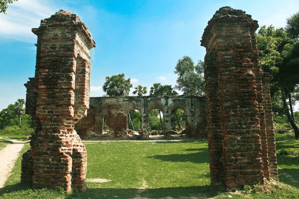 Arikamedu: An Ancient Port and Bead-Making Settlement in India 1 Arikamedu