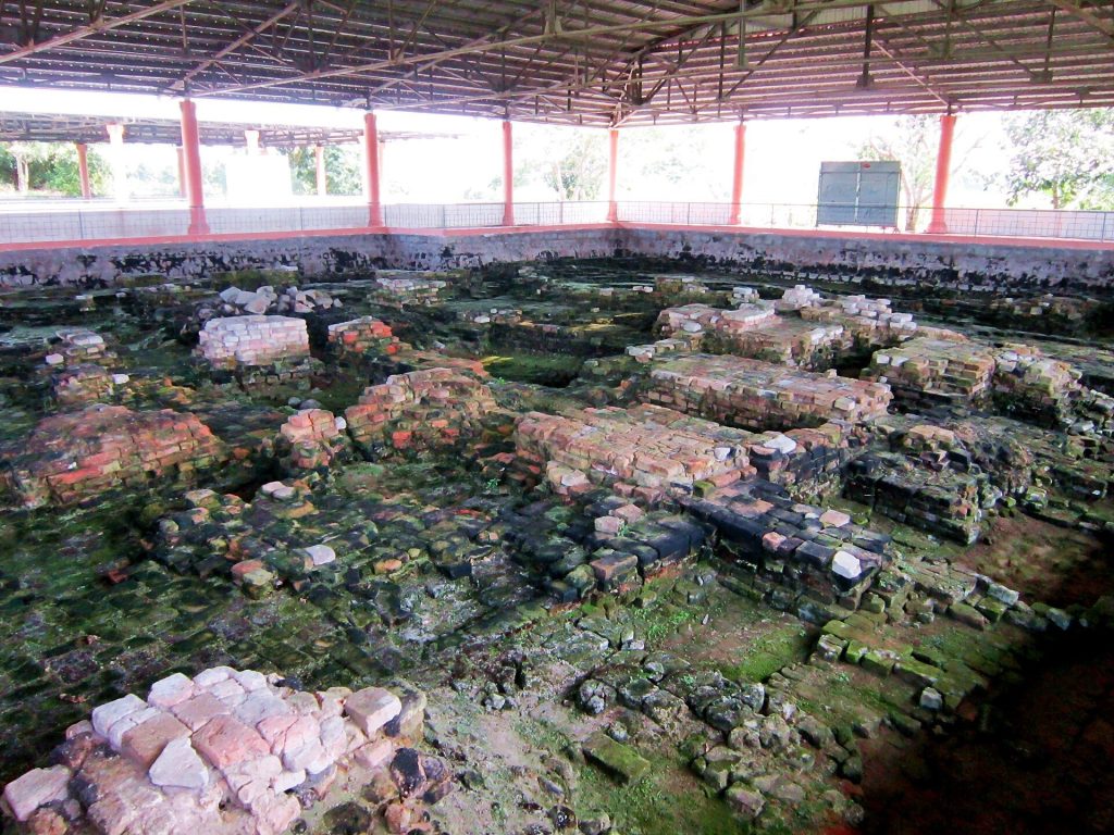 Óc Eo: An Archaeological Port Site Associated with Funan 3 Óc Eo