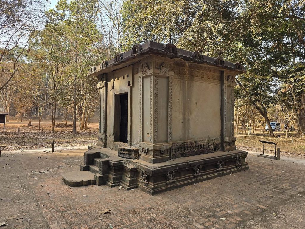 Sambor Prei Kuk: A Pre-Angkorian Royal Sanctuary in Cambodia 1 Sambor Prei Kuk