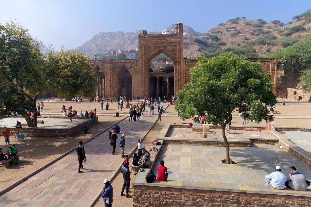 Adhai Din Ka Jhonpra: A Medieval Mosque in Ajmer 3 Adhai Din Ka Jhonpra