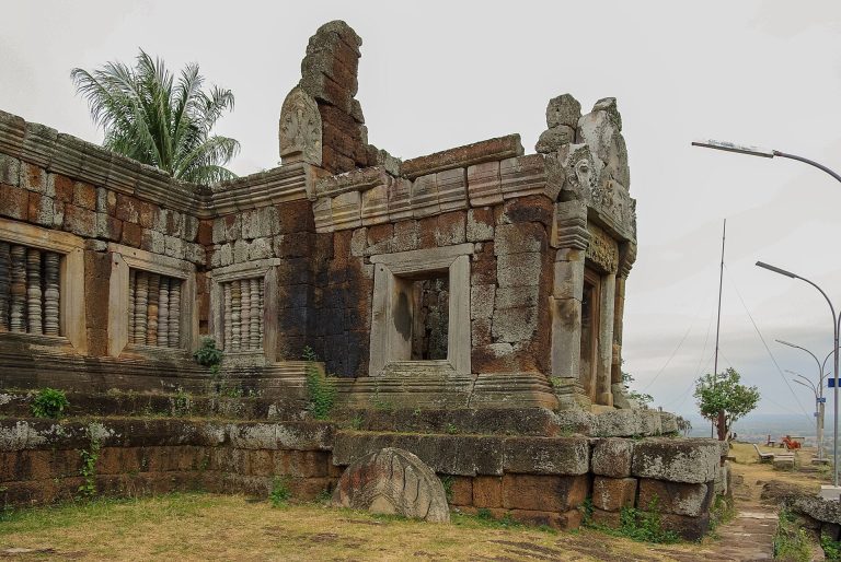 Phnom Chisor: An Early Khmer Brahmanical Sanctuary in Cambodia