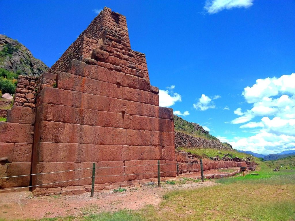 Piquillacta: A Wari Administrative and Ceremonial Complex in Peru 3 Piquillacta
