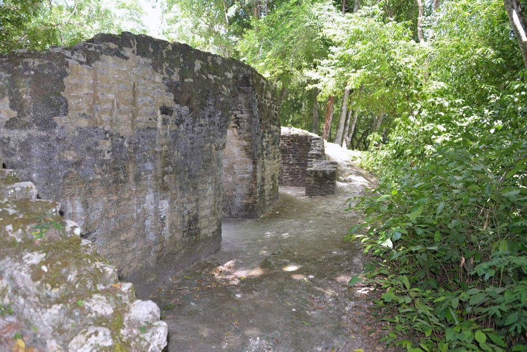 Cahal Pech: A Maya Regional Center in Belize 2 Cahal Pech