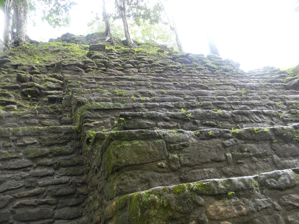 Cahal Pech: A Maya Regional Center in Belize 4 Cahal Pech
