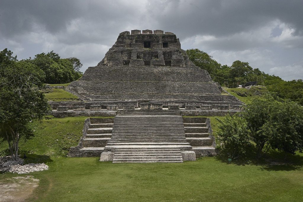 Xunantunich: A Maya Civic-Ceremonial Centre in Belize 1 Xunantunich