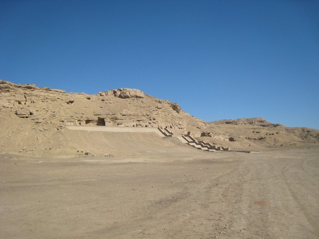El Kab Tombs: A New Kingdom Necropolis in Egypt 4 El Kab tombs