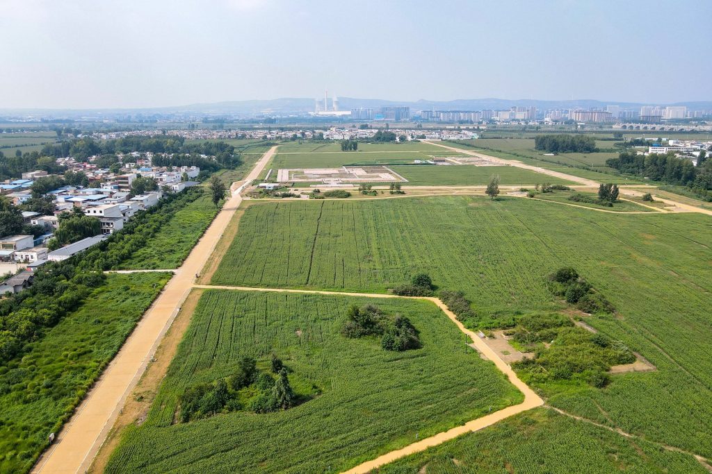 Erlitou: An Early Bronze Age Urban Settlement in China 3 Erlitou