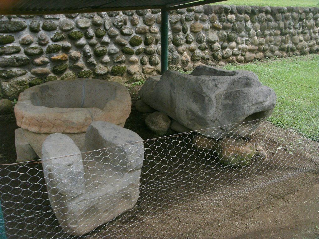 Izapa: A Formative-Period Archaeological Center in Mexico 2 Izapa