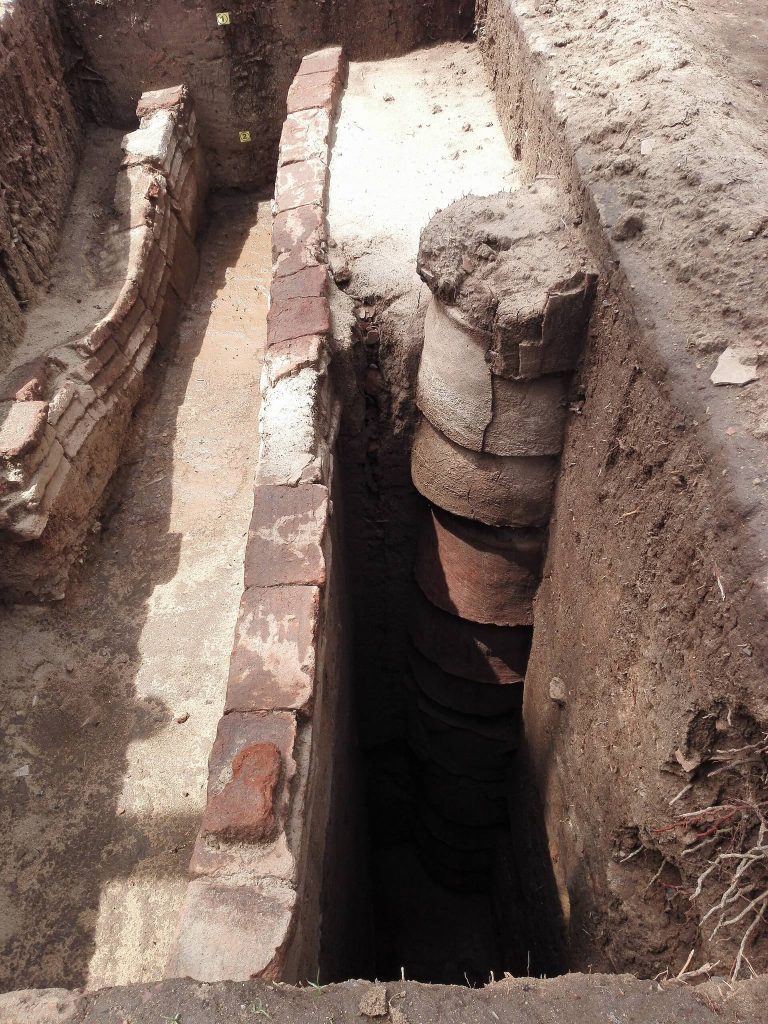 Keezhadi Excavation Site: A Sangam-Period Settlement in Tamil Nadu 2 Keeladi excavation site