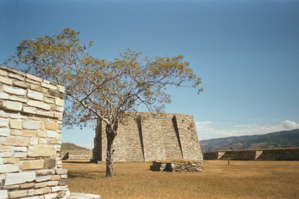 Mixco Viejo: A Postclassic Maya City and Chajoma Capital in Guatemala 1 Mixco Viejo