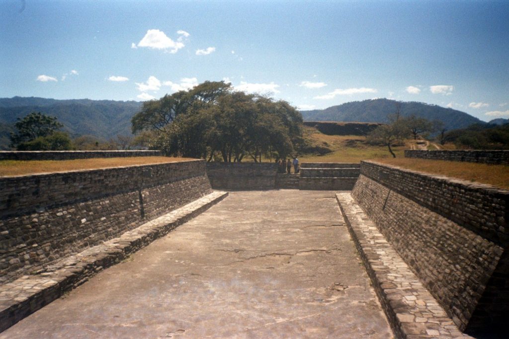 Mixco Viejo: A Postclassic Maya City and Chajoma Capital in Guatemala 2 Mixco Viejo