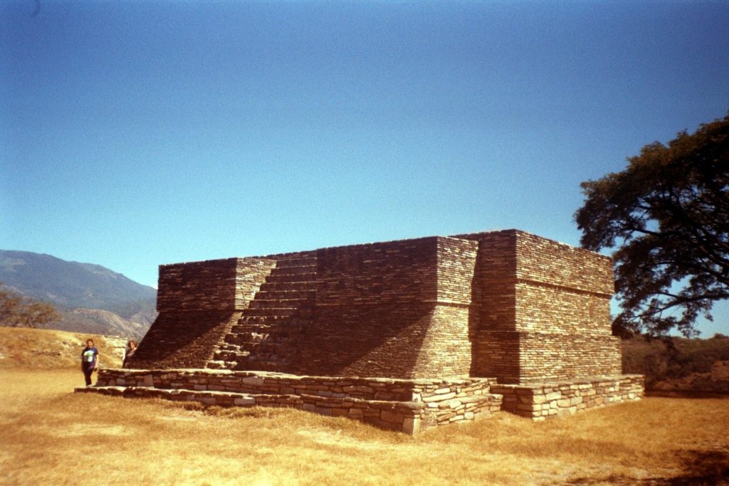Mixco Viejo: A Postclassic Maya City and Chajoma Capital in Guatemala 3 Mixco Viejo