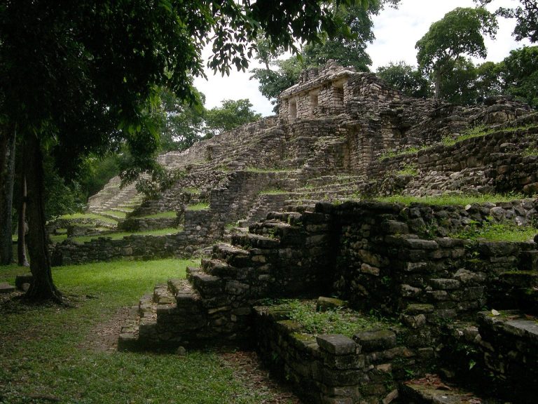 Yaxchilan: Maya City and Dynastic Capital