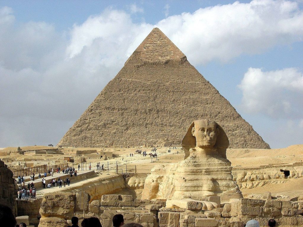 Pyramid of Khafre: A Fourth-Dynasty Royal Pyramid at Giza 1 Pyramid of Khafre