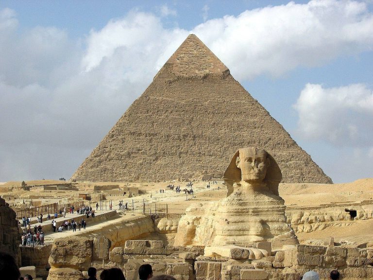 Pyramid of Khafre: A Fourth-Dynasty Royal Pyramid at Giza