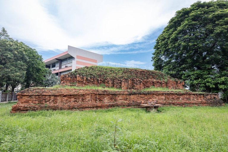 Chulaprathon Chedi: A Buddhist Reliquary Monument in Thailand